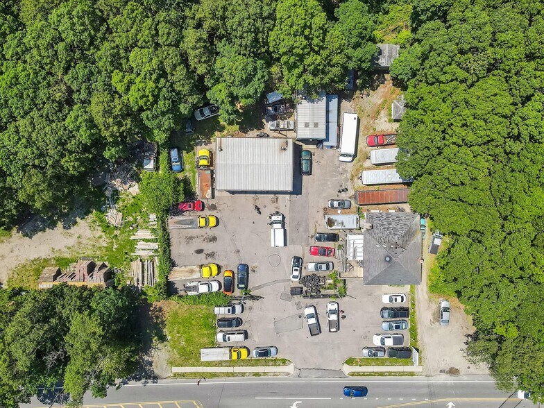 18 Havenwood Dr, Shirley, NY à vendre - Photo du bâtiment - Image 3 de 16