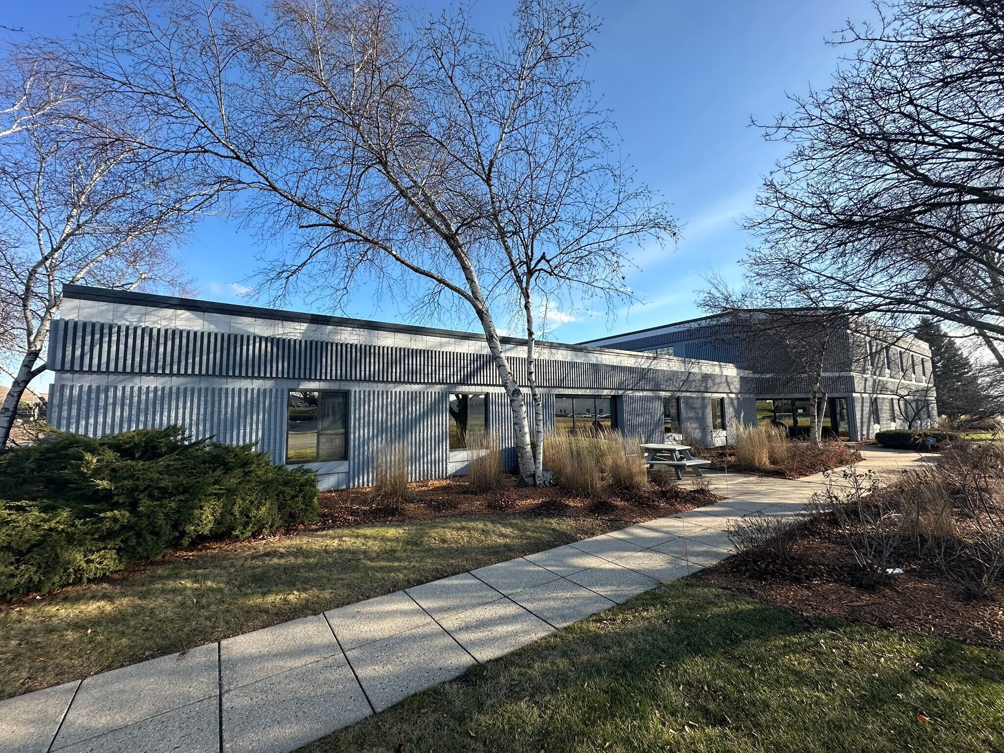 W140N9572 Fountain Blvd, Menomonee Falls, WI à vendre Photo principale- Image 1 de 2