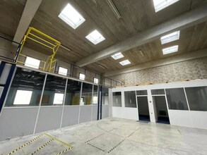 10 Rue du Moulin Vert, Vert for lease Interior Photo- Image 2 of 3