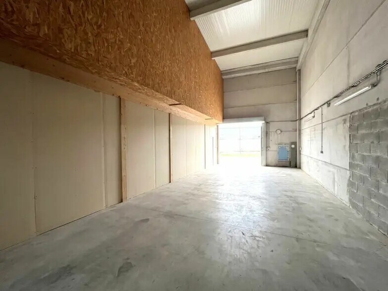 Industrial in Le Muy for lease - Interior Photo - Image 3 of 4