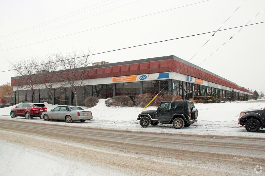 11606-11642 149th St NW, Edmonton, AB à louer - Photo du bâtiment - Image 3 de 13
