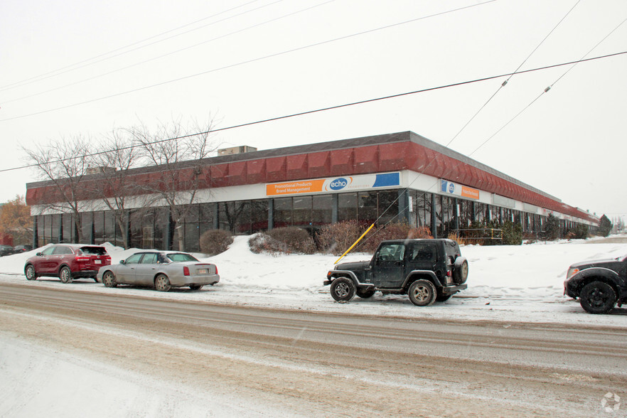 11606-11642 149th St NW, Edmonton, AB à louer - Photo du bâtiment - Image 3 de 12