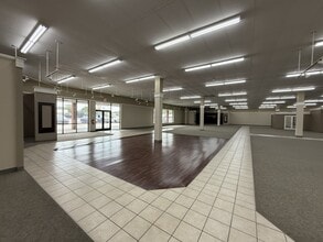 221 S Poplar St, Elizabethtown, NC for lease Building Photo- Image 2 of 20