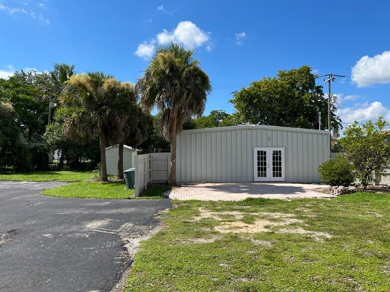 2054 Crawford St, Fort Myers, FL à louer - Photo du bâtiment - Image 3 de 4