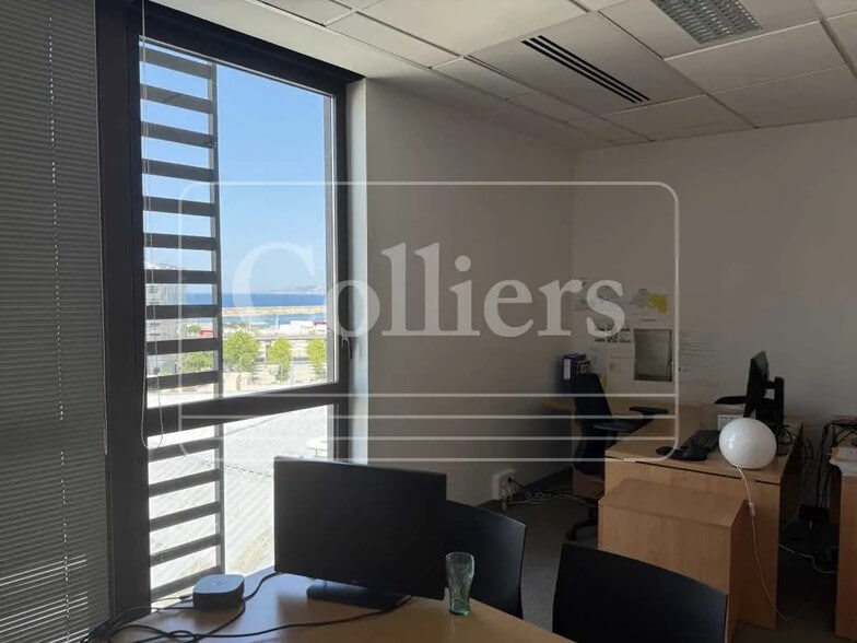 Office in Marseille for lease - Interior Photo - Image 3 of 9