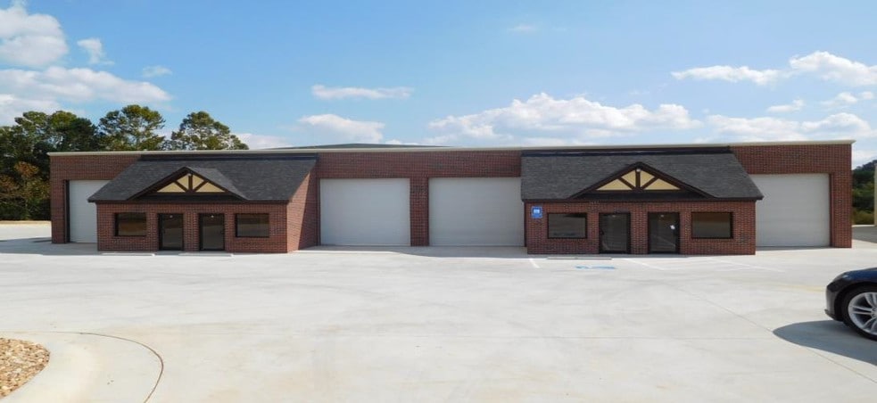 3643 Explorer Trl, Oakwood, GA for sale - Primary Photo - Image 1 of 15