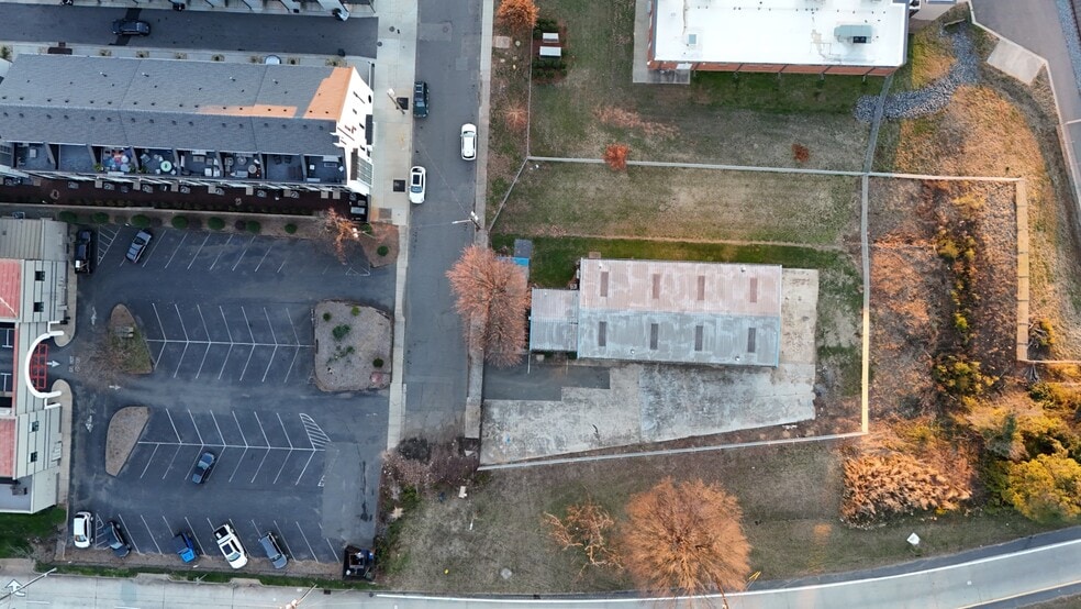 1100 S Mint St, Charlotte, NC à louer - Photo du bâtiment - Image 3 de 8