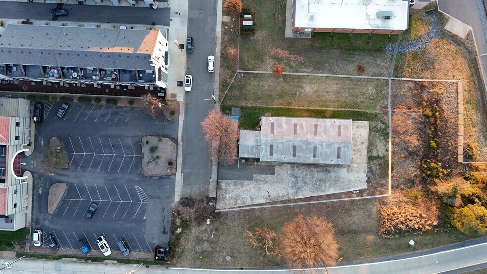 1100 S Mint St, Charlotte, NC à louer - Photo du bâtiment - Image 3 de 8
