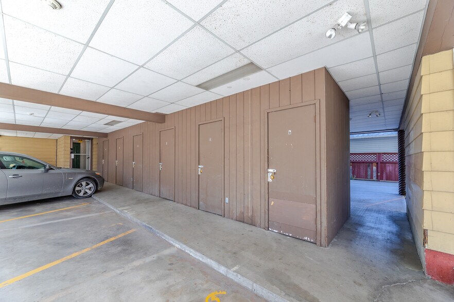 157 Wade Av W, Penticton, BC à vendre - Photo du bâtiment - Image 3 de 67