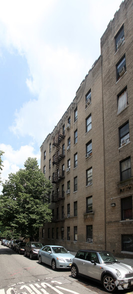 121-131 Bennett Ave, New York, NY for lease - Primary Photo - Image 1 of 2