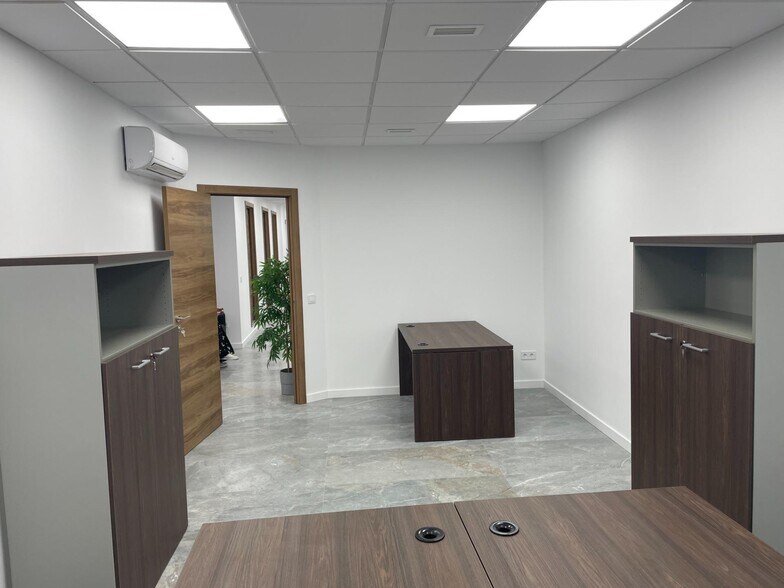 Office in València for lease - Building Photo - Image 2 of 14