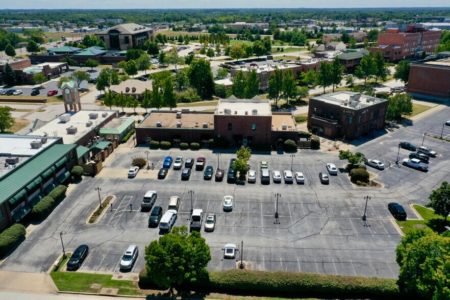 2101 W Chesterfield Blvd, Springfield, MO à vendre - Photo du bâtiment - Image 3 de 46