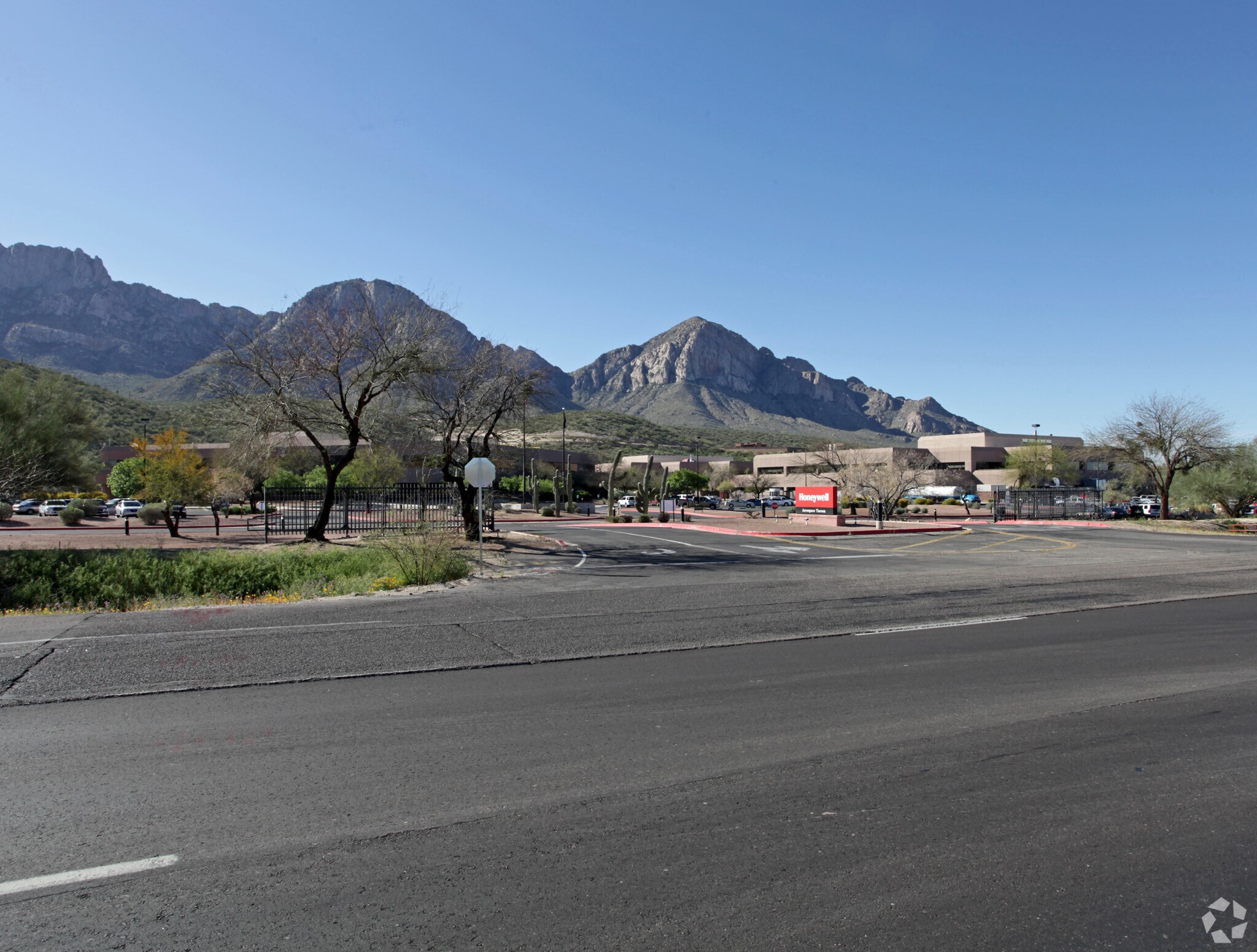 11100 N Oracle Rd, Tucson, AZ for lease Building Photo- Image 1 of 9