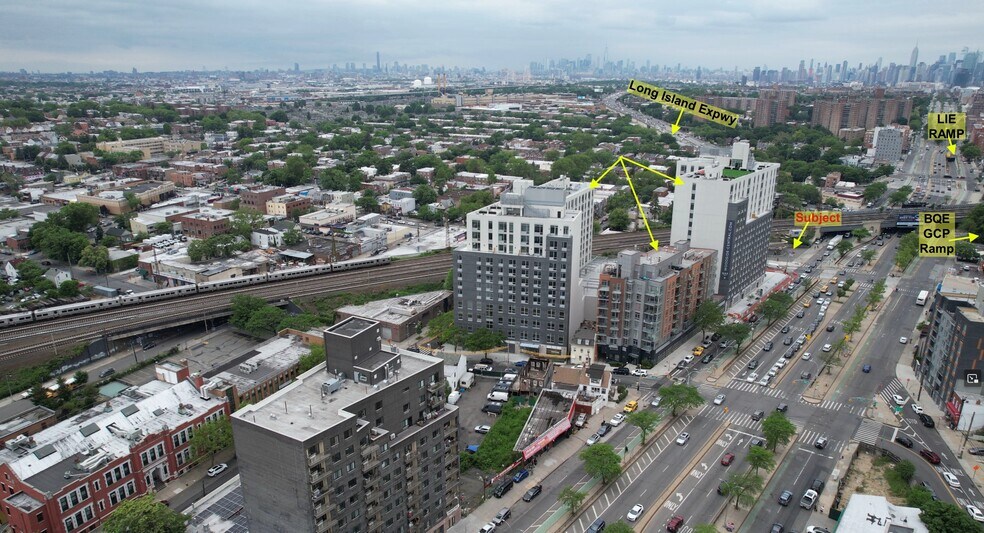 68-20 Queens Blvd, Woodside, NY à vendre - Photo du bâtiment - Image 2 de 25