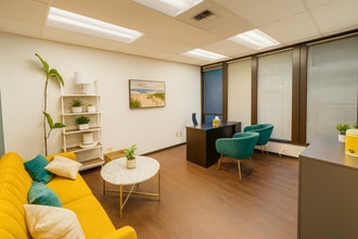 1 Lake Bellevue Dr, Bellevue, WA for lease Interior Photo- Image 1 of 8