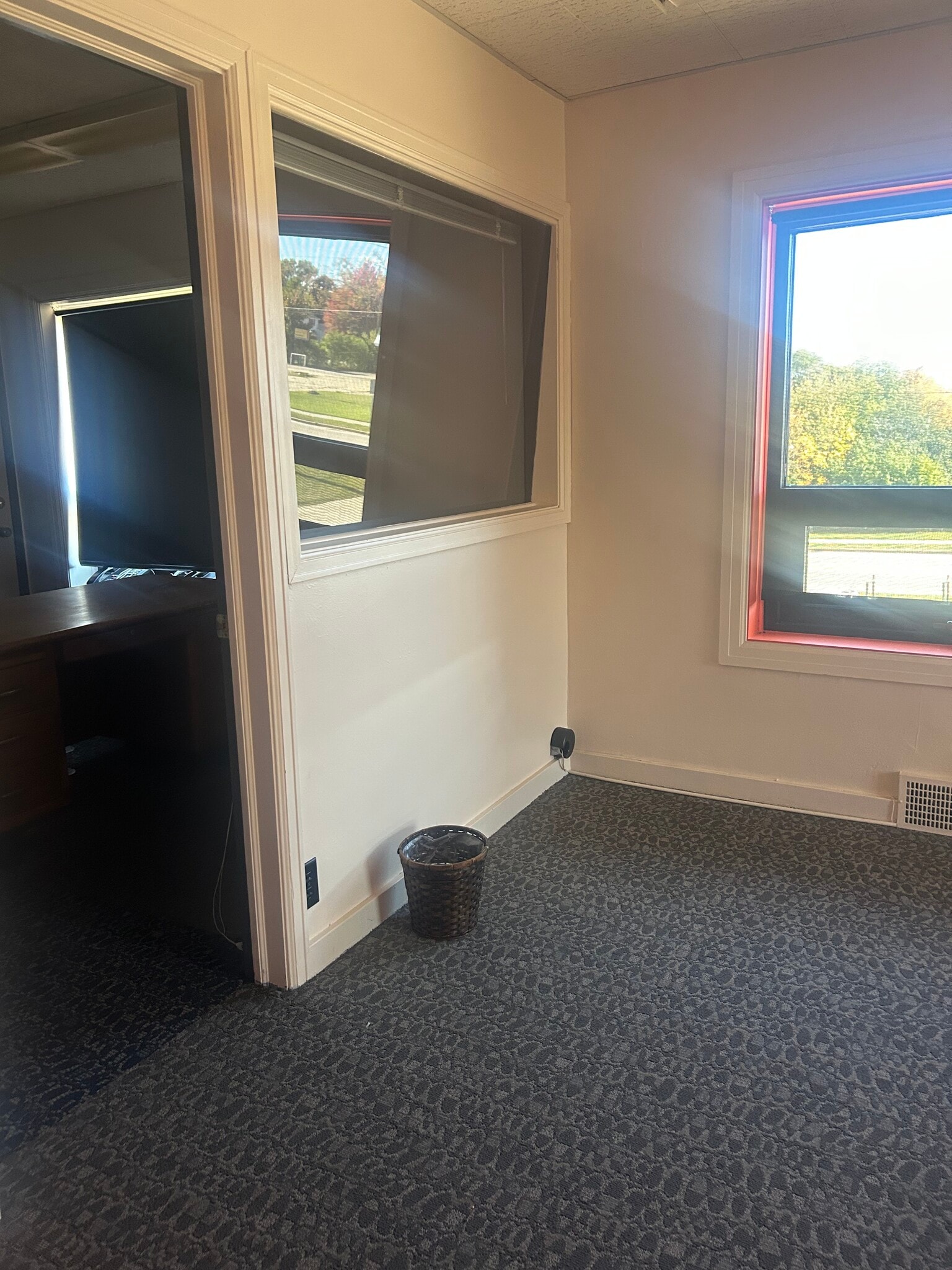 8035 N Port Washington Rd, Milwaukee, WI for lease Interior Photo- Image 1 of 12