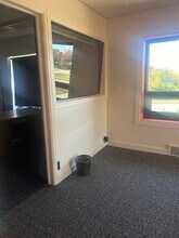 8035 N Port Washington Rd, Milwaukee, WI for lease Interior Photo- Image 1 of 12