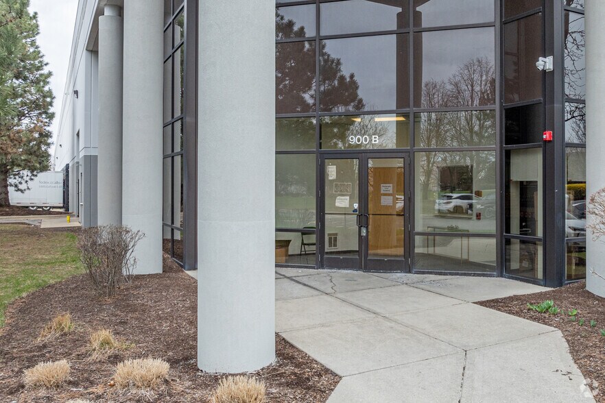 900 Carlow Dr, Bolingbrook, IL à louer - Photo du bâtiment - Image 3 de 6