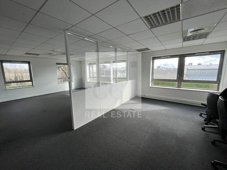 Office in Limonest for lease - Interior Photo - Image 2 of 10