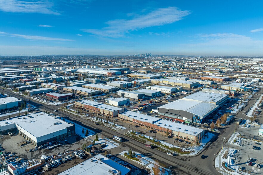 5050 106th Ave SE, Calgary, AB à louer - Aérien - Image 3 de 4