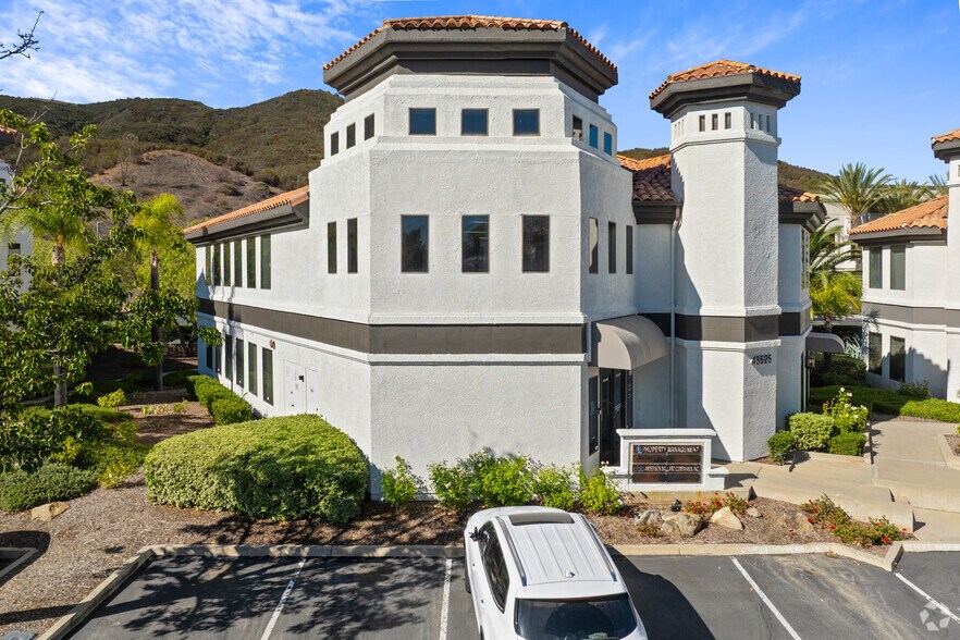 43525 Ridge Park Dr, Temecula, CA à louer - Photo du bâtiment - Image 3 de 5