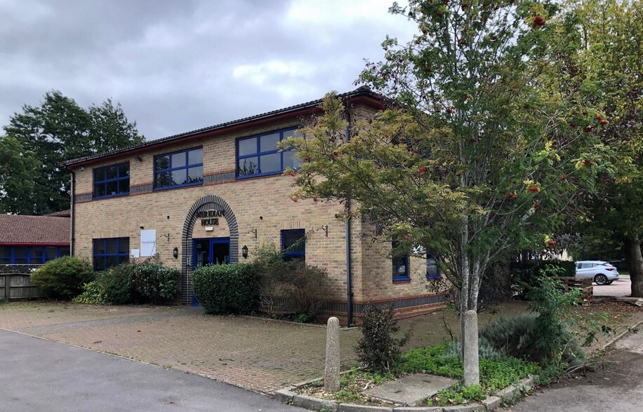 Landscape Clos, Bicester for lease - Building Photo - Image 1 of 3