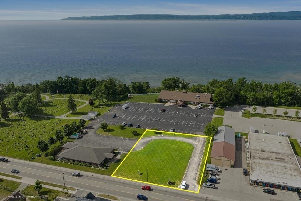 1110 Charlevoix Ave, Petoskey, MI à vendre Photo principale- Image 1 de 2