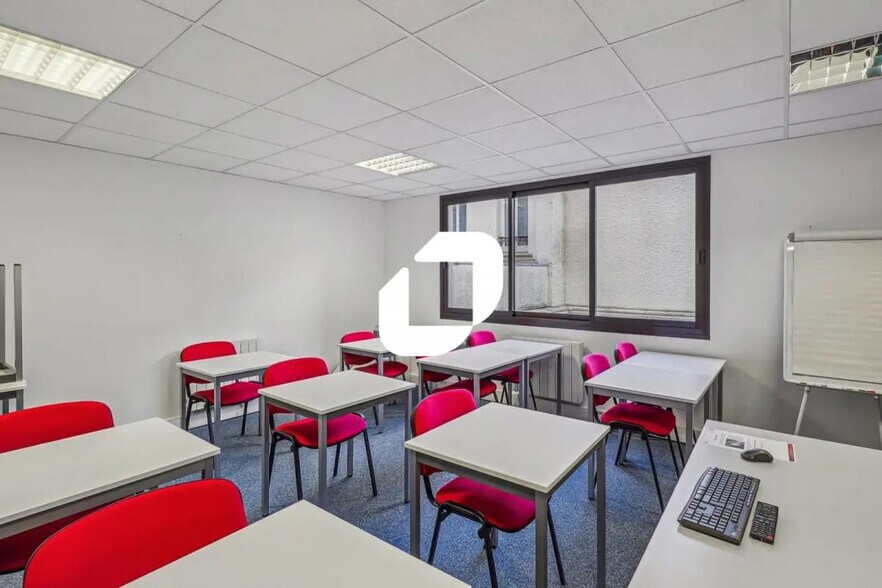 39 Rue De Wattignies, Paris à louer - Photo du bâtiment - Image 3 de 15