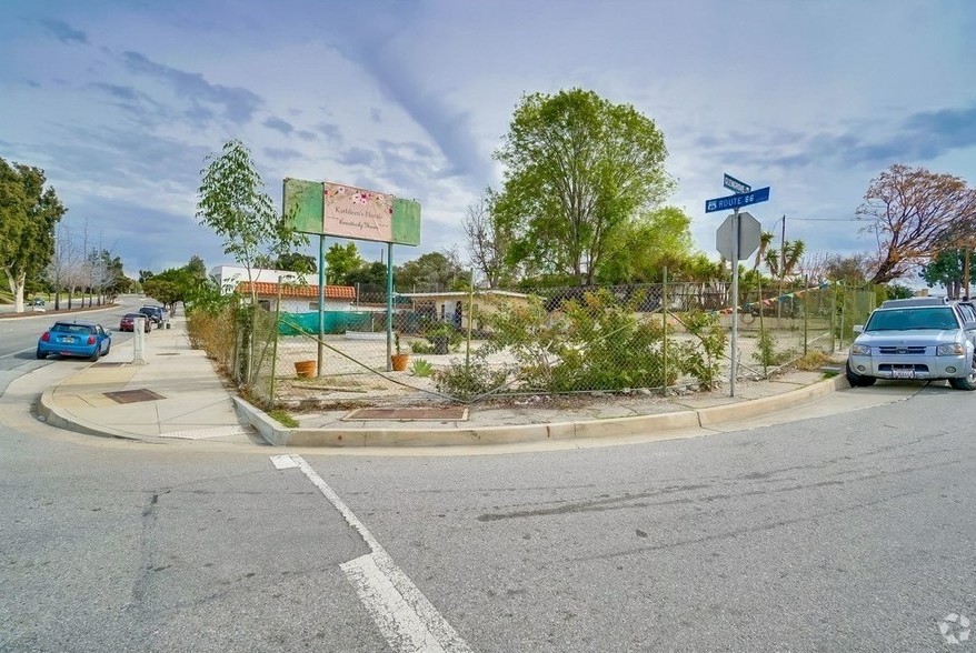 2010 E Route 66, Glendora, CA à vendre - Photo du bâtiment - Image 3 de 12