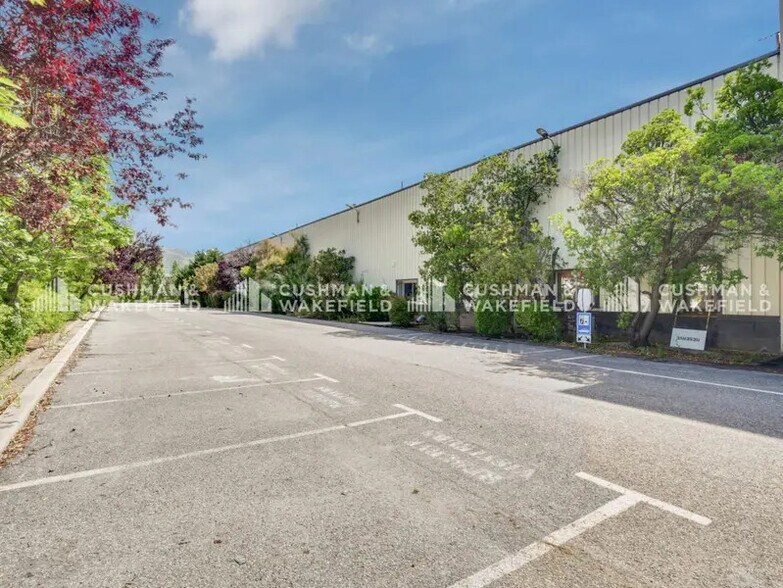 155 Rue Du Dirigeable, Aubagne à louer - Photo du bâtiment - Image 1 de 14
