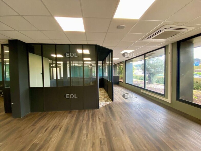 Office in Les Pennes-Mirabeau for lease - Interior Photo - Image 2 of 8