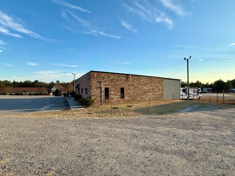 142 Aqua Shed Ct, Aberdeen, NC à louer - Photo du bâtiment - Image 3 de 16