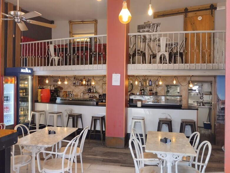 Retail in Valladolid for lease - Building Photo - Image 3 of 35