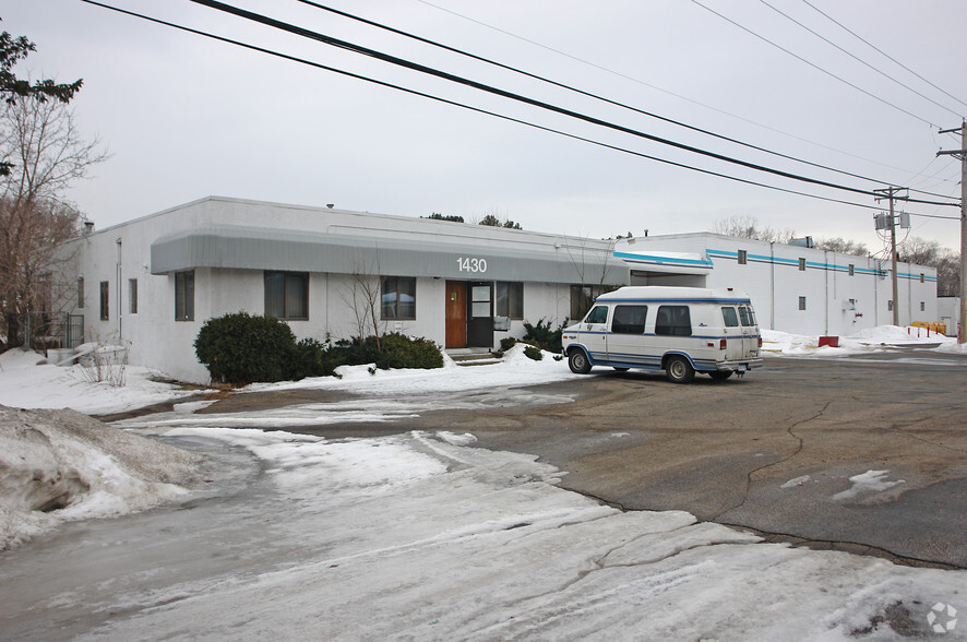 1430 County Road C W, Roseville, MN for lease - Primary Photo - Image 1 of 21