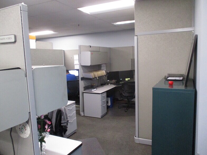 1111 Wallen Ave SW, Grand Rapids, MI for sale - Interior Photo - Image 2 of 19