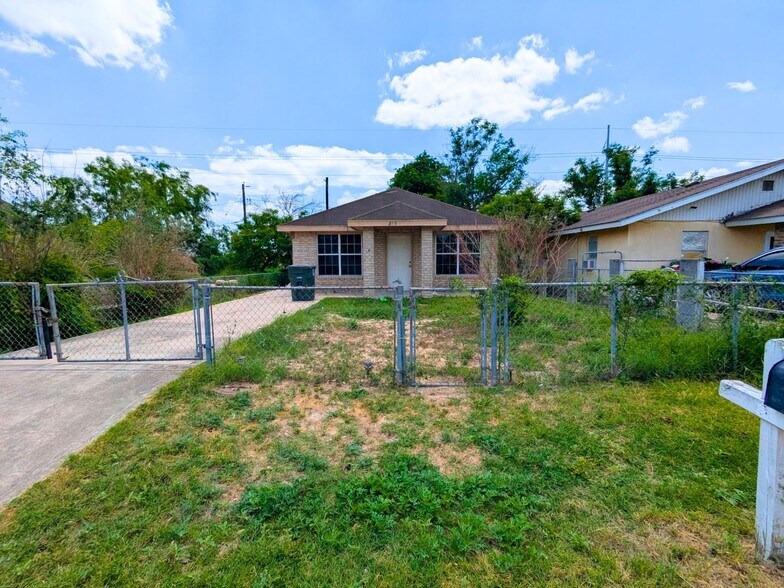 Mission portefeuille de 4 propriétés à vendre sur LoopNet.ca - Photo du bâtiment - Image 2 de 5