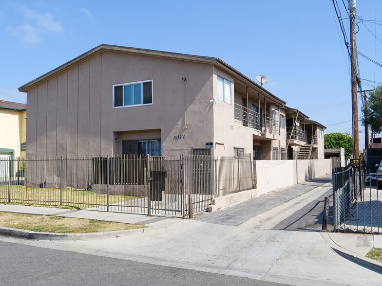 1017 W 95th St, Los Angeles, CA for sale - Primary Photo - Image 1 of 23