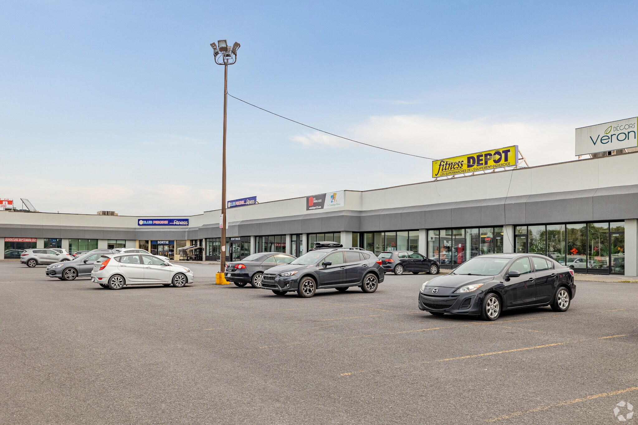 588-670 Rue Jean-Neveu, Longueuil, QC for sale Building Photo- Image 1 of 1