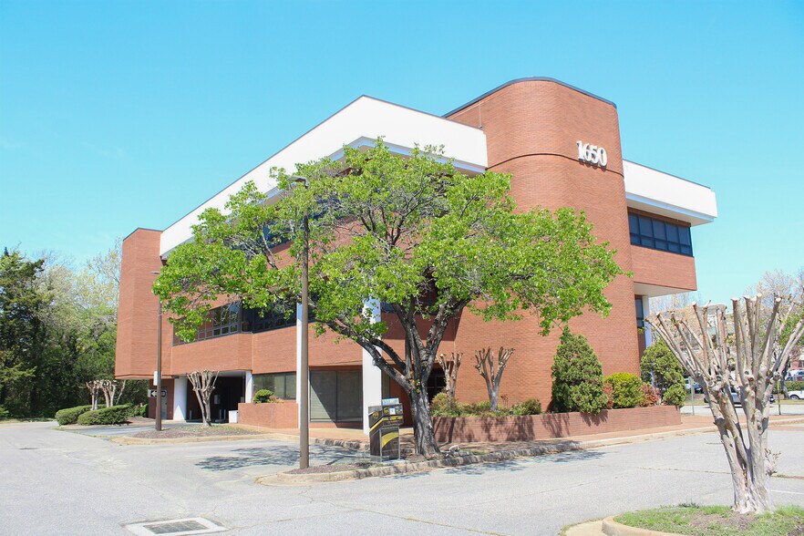 1650 Willow Lawn Dr, Richmond, VA à louer - Photo du bâtiment - Image 2 de 10