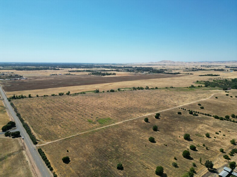 5496 S. Newmark Avenue, Sanger, CA for sale - Primary Photo - Image 1 of 11
