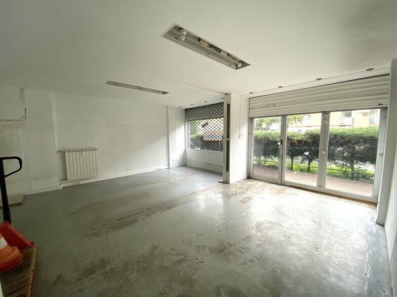 Retail in Nice for sale - Interior Photo - Image 2 of 4