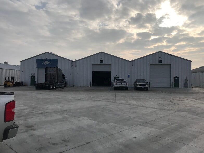 1500-1550 E Brundage Ln, Bakersfield, CA for lease - Building Photo - Image 2 of 3