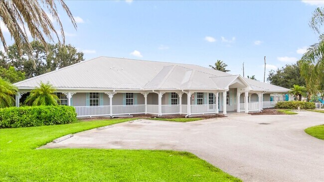 More details for 180 Basilan Cres, Clewiston, FL - Retail for Sale