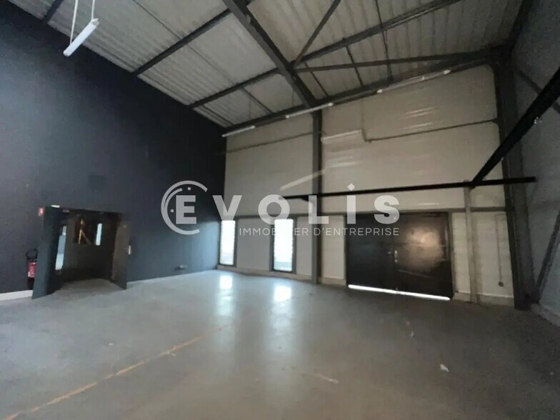 Flex in Le Haillan for lease - Interior Photo - Image 3 of 10