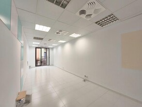 Commerce de détail dans Vilafranca del Penedès, Barcelona à louer Photo intérieure- Image 2 de 11