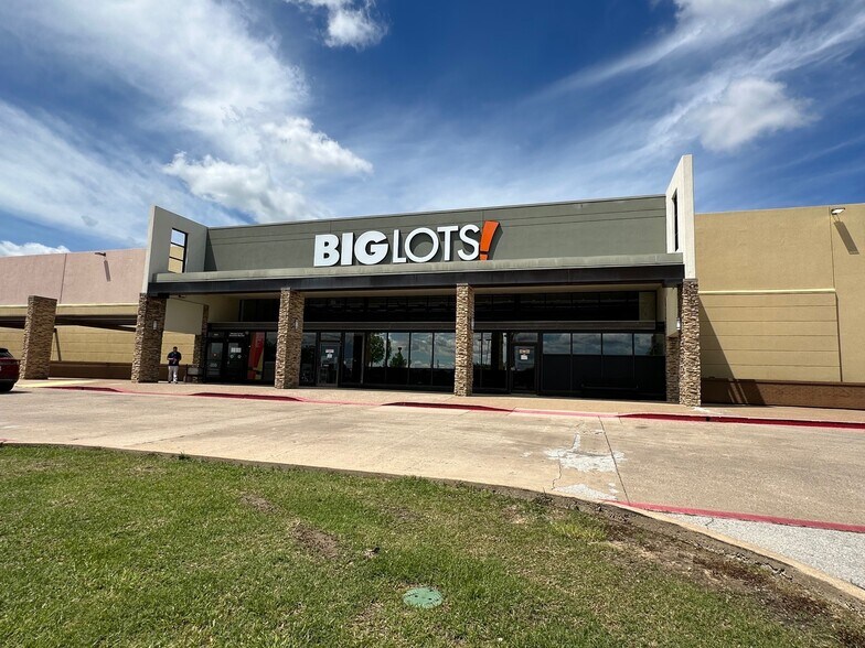 2801-2853 Central Dr, Bedford, TX à louer - Photo du bâtiment - Image 3 de 13