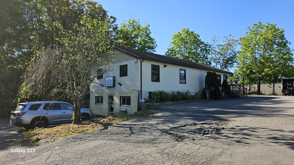 1430 Route 300, Newburgh, NY à vendre - Photo du bâtiment - Image 1 de 3