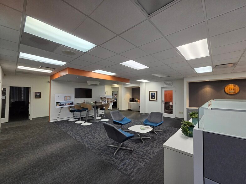 3336 Washburn Ave, Charlotte, NC à louer - Photo du bâtiment - Image 3 de 10