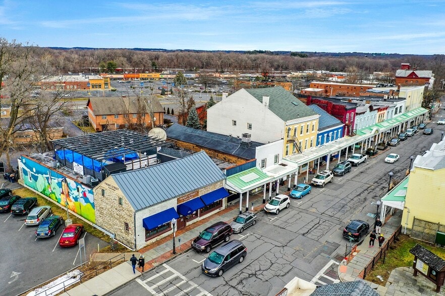 63 N Front St, Kingston, NY à vendre - Photo du bâtiment - Image 2 de 29