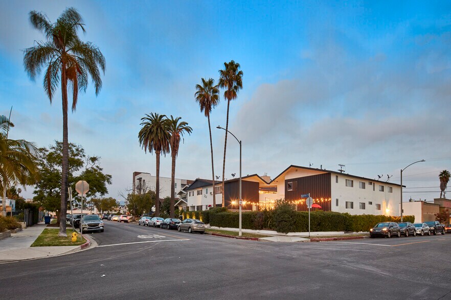 204 N Manhattan Pl, Los Angeles, CA à vendre - Photo du bâtiment - Image 2 de 31